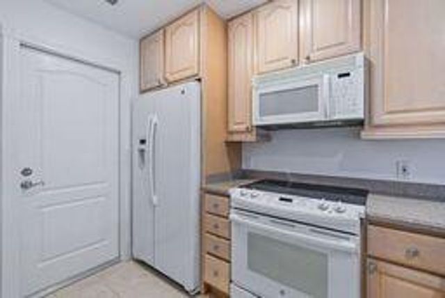 3 Oakland Court, Tequesta, FL 33469