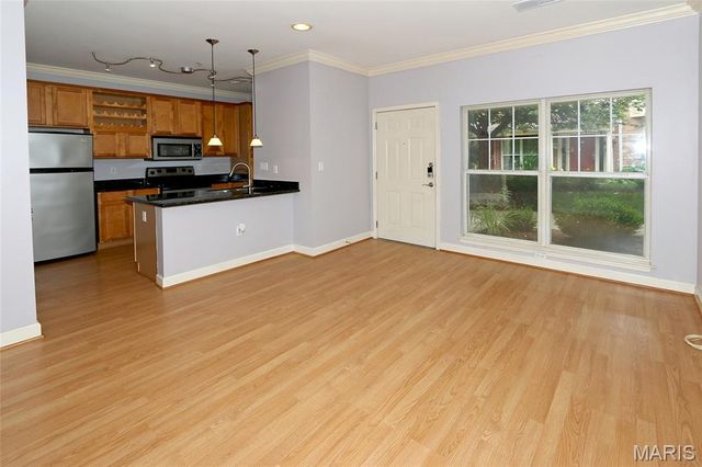 2636 S McKnight Road, Rock Hill, MO 63124