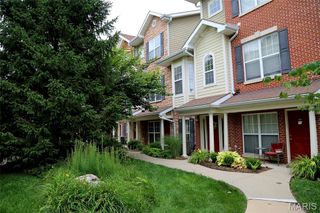 2636 S McKnight Road, Rock Hill, MO 63124