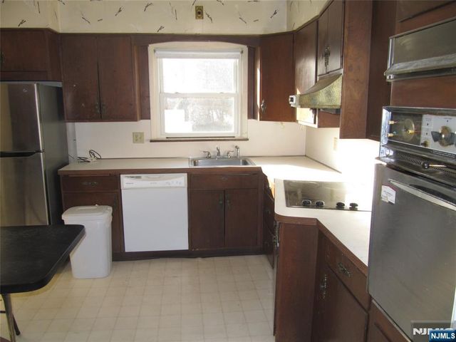 37 Atwood Place, Wayne, NJ 07470