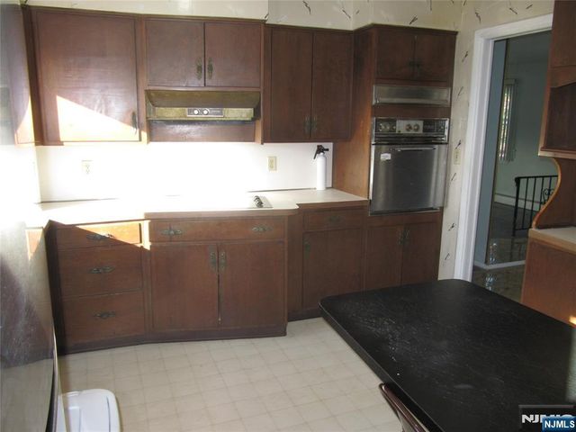 37 Atwood Place, Wayne, NJ 07470