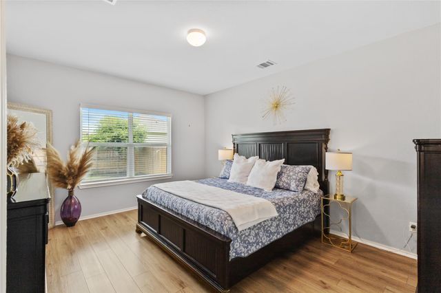 425 Perfect World LOOP, Jarrell, TX 76537