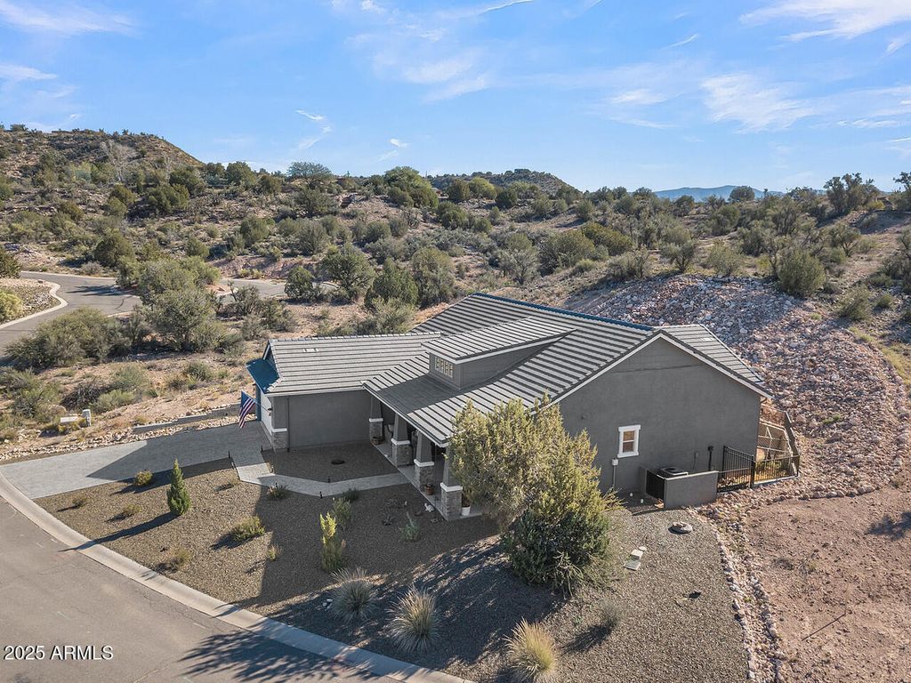 Image 5 of property listing at 6095 N STRATFORD Court, Rimrock, AZ 86335