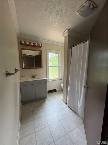 203 Greenfield Drive, Collinsville, IL 62234