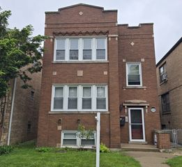 1438 Maple Avenue, Berwyn, IL 60402
