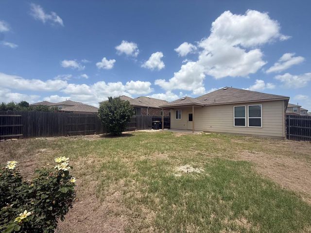 352 Martha DR, Buda, TX 78610