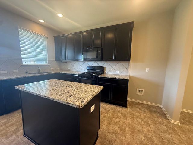 352 Martha DR, Buda, TX 78610