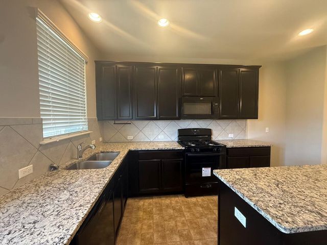 352 Martha DR, Buda, TX 78610