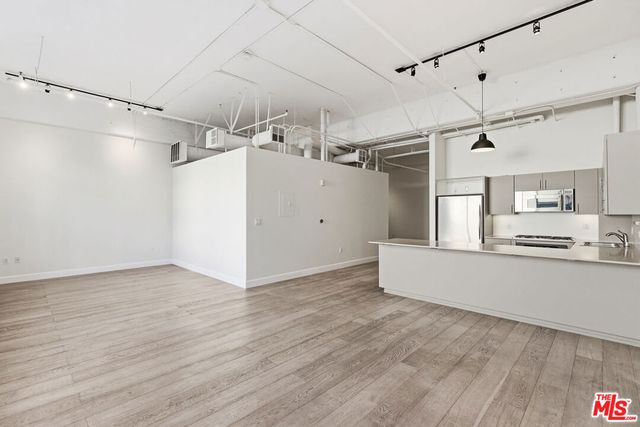 1130 S Flower Street 202, Los Angeles, CA 90015