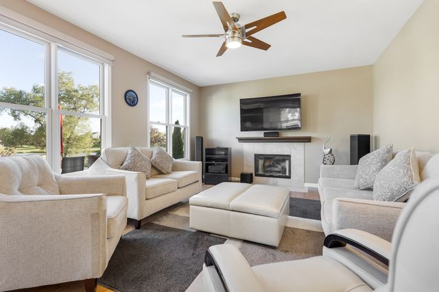 12 Baldwin Court, Lake In The Hills, IL 60156