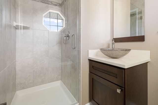 12 Baldwin Court, Lake In The Hills, IL 60156