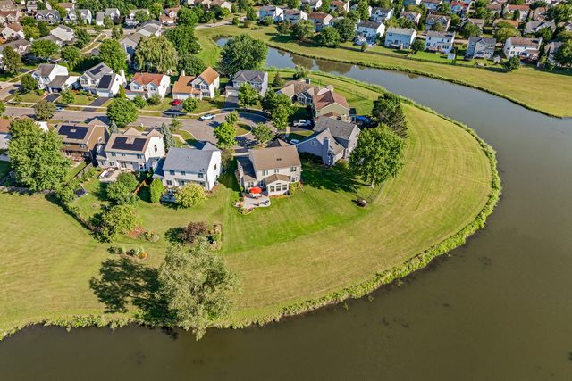 12 Baldwin Court, Lake In The Hills, IL 60156