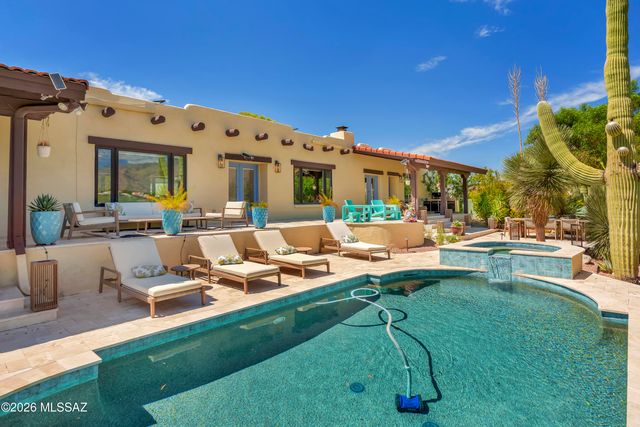 330 E Hillcrest Place, Tucson, AZ 85704