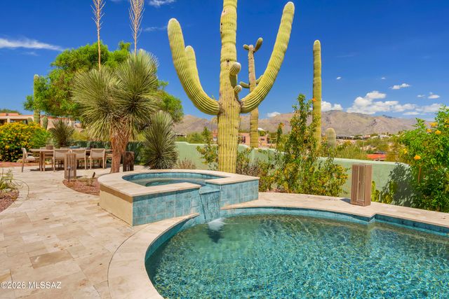 330 E Hillcrest Place, Tucson, AZ 85704