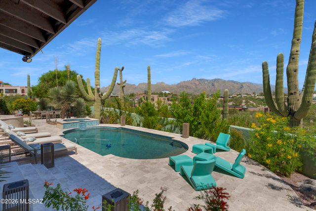 330 E Hillcrest Place, Tucson, AZ 85704