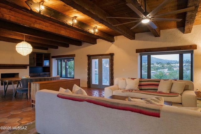 330 E Hillcrest Place, Tucson, AZ 85704