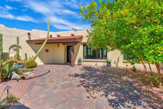 330 E Hillcrest Place, Tucson, AZ 85704