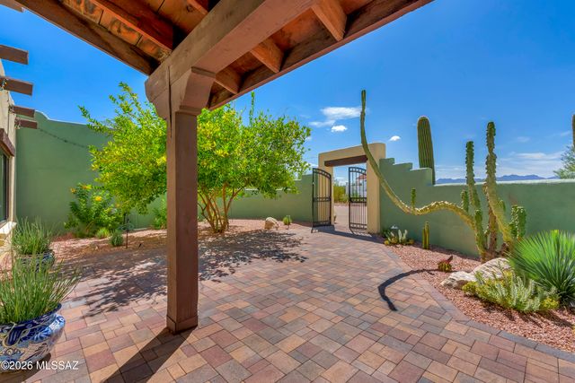 330 E Hillcrest Place, Tucson, AZ 85704