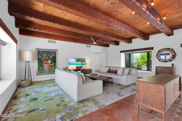330 E Hillcrest Place, Tucson, AZ 85704