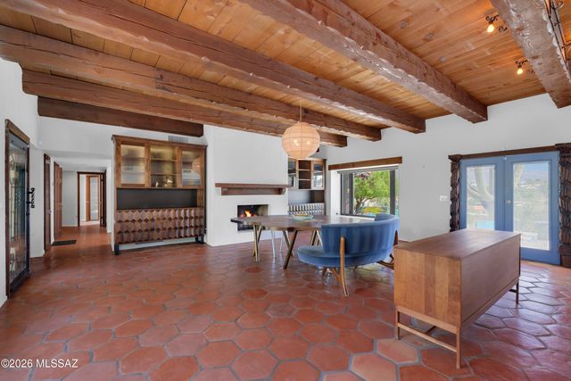 330 E Hillcrest Place, Tucson, AZ 85704