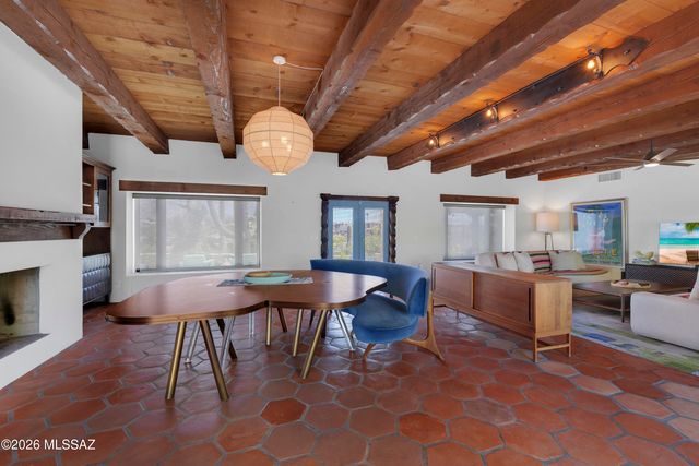 330 E Hillcrest Place, Tucson, AZ 85704