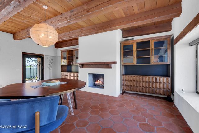 330 E Hillcrest Place, Tucson, AZ 85704
