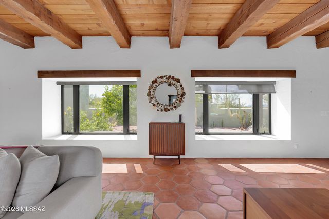 330 E Hillcrest Place, Tucson, AZ 85704