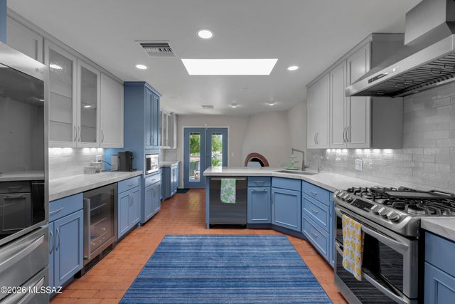 330 E Hillcrest Place, Tucson, AZ 85704