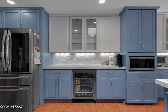 330 E Hillcrest Place, Tucson, AZ 85704