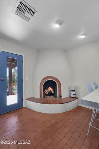 330 E Hillcrest Place, Tucson, AZ 85704