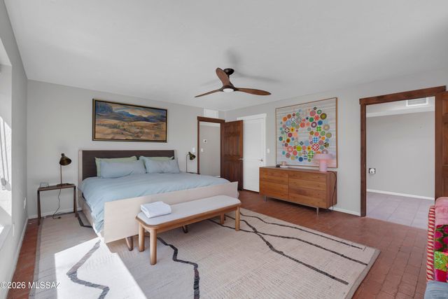 330 E Hillcrest Place, Tucson, AZ 85704