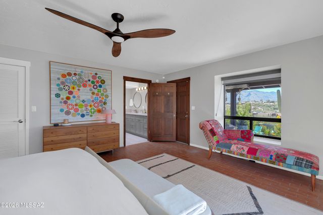 330 E Hillcrest Place, Tucson, AZ 85704