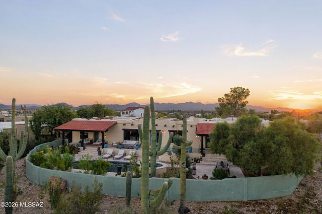 330 E Hillcrest Place, Tucson, AZ 85704