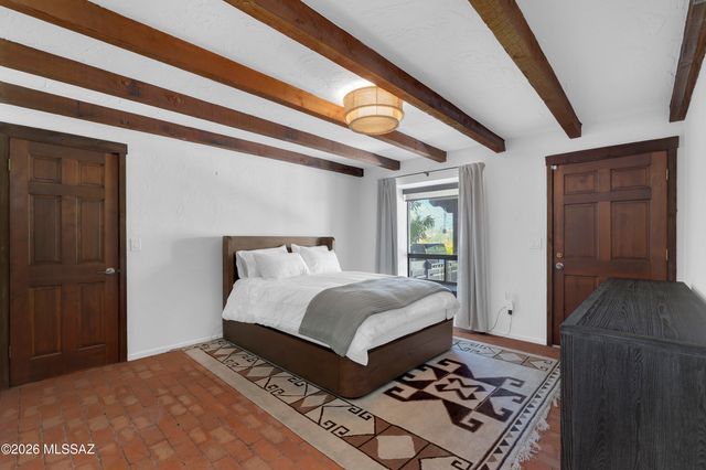 330 E Hillcrest Place, Tucson, AZ 85704