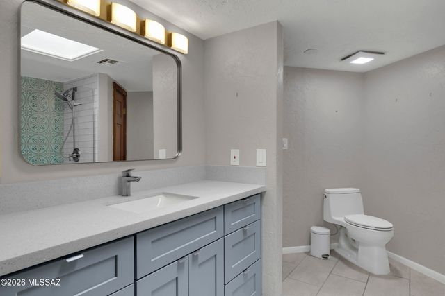 330 E Hillcrest Place, Tucson, AZ 85704