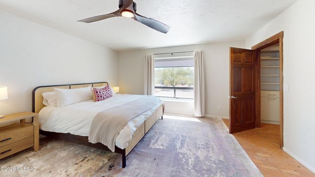 330 E Hillcrest Place, Tucson, AZ 85704