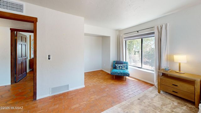 330 E Hillcrest Place, Tucson, AZ 85704