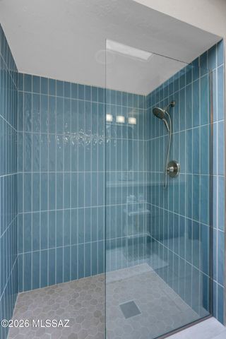 330 E Hillcrest Place, Tucson, AZ 85704