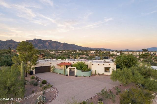 330 E Hillcrest Place, Tucson, AZ 85704
