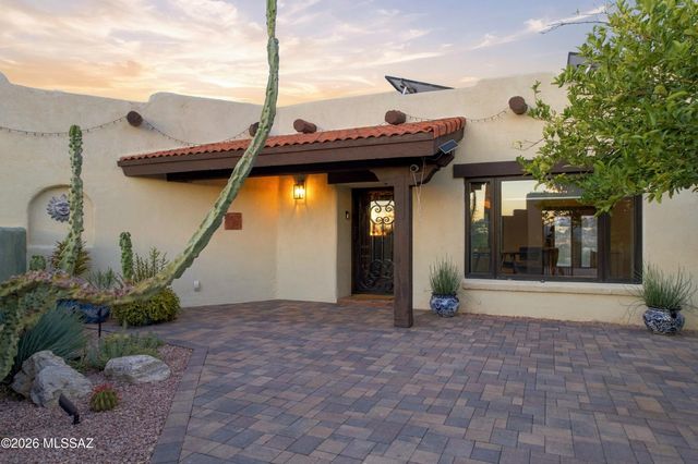330 E Hillcrest Place, Tucson, AZ 85704