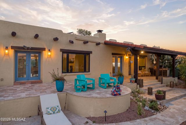 330 E Hillcrest Place, Tucson, AZ 85704