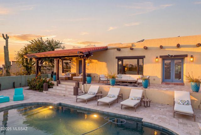 330 E Hillcrest Place, Tucson, AZ 85704