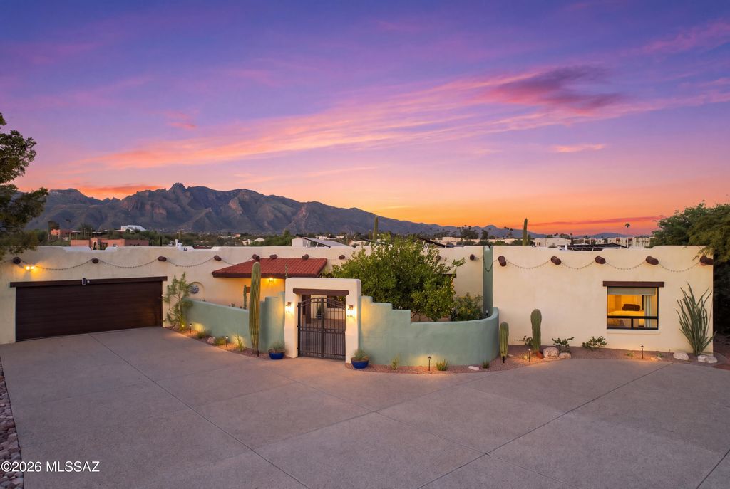 330 E Hillcrest Place, Tucson, AZ 85704