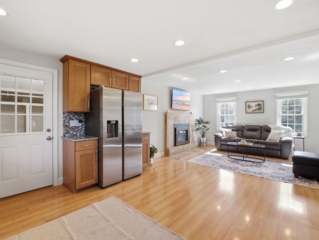 79 Garrison Rd, Chelmsford, MA 01824
