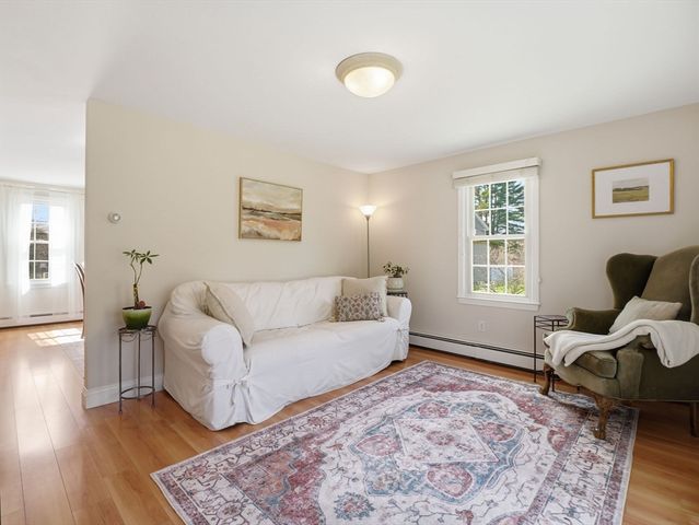 79 Garrison Rd, Chelmsford, MA 01824