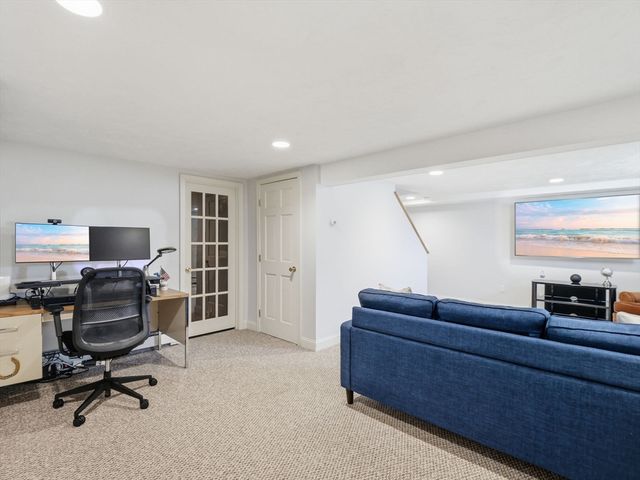 79 Garrison Rd, Chelmsford, MA 01824