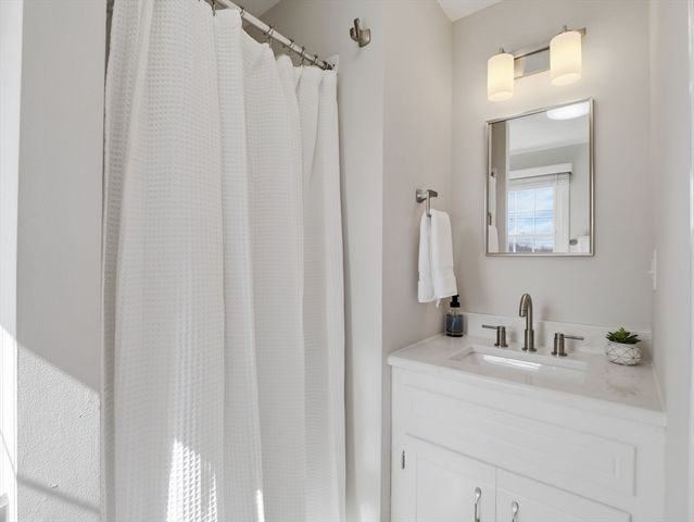 79 Garrison Rd, Chelmsford, MA 01824