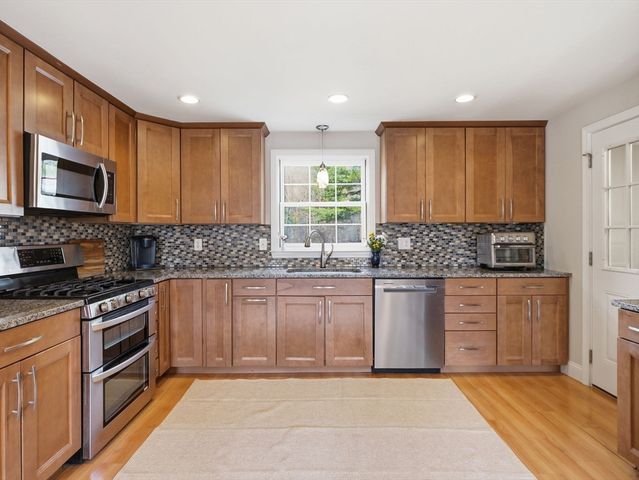 79 Garrison Rd, Chelmsford, MA 01824