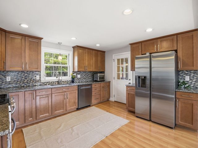 79 Garrison Rd, Chelmsford, MA 01824