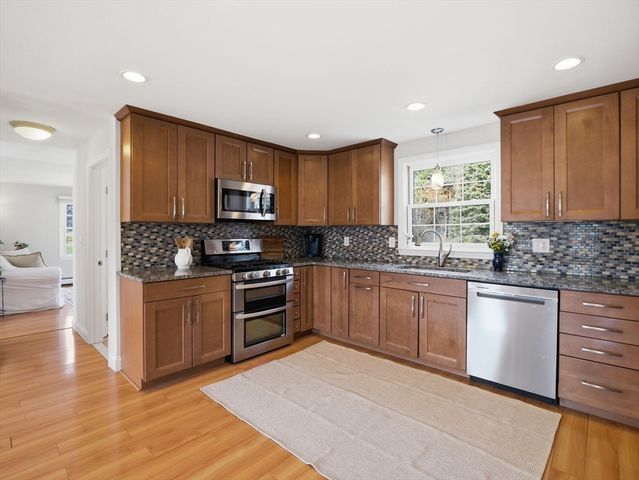 79 Garrison Rd, Chelmsford, MA 01824